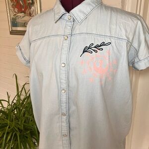 BoxLunch x Star Wars Rebel Alliance Chambray Shirt — Size Medium ✨